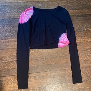 Sundown by Splendid cropped black top with tie dye details. Xs